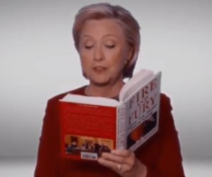 "كيد النسا".. هيلاري تقرأ كتاب فضائح ترامب في حفل جوائز جرامي.. ونيكي تدافع عن رئيسها