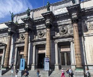 رسالة إلى متحف الفنون في بروكسل حول الأعمال المشكوك فيها