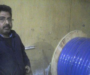 "اليابانيين بيغيرو منه".. قصة مهندس مصري يصنع خط إنتاج كابلات طلمبات الأعماق (صور)