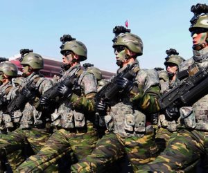 قبل لقاء يجمع رئيسي الكوريتين.. بيونج يانج تستعرض قوتها الصاروخية أمام العالم (صور) 