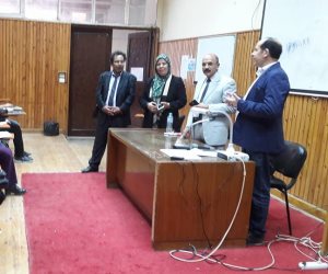 محمد ثروت يقدم دورة التحرير الصحفي بدار العلوم