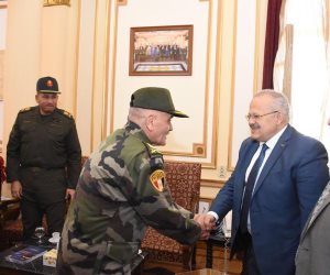 رئيس جامعة القاهرة يلتقي قائد الدفاع الشعبي والعسكري.. ويشيد بتضحيات القوات المسلحة (صور)