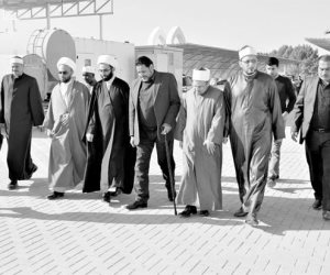 أزهريون في مرقد الإمام علي بالعراق (صور) 