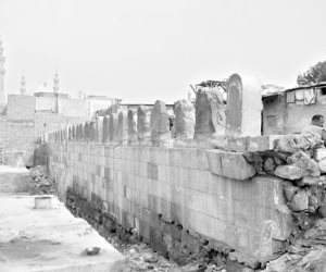 من الجاني؟.. «أسوار القاهرة التاريخية» تختفي خلف تلال القمامة والإهمال (صو) 