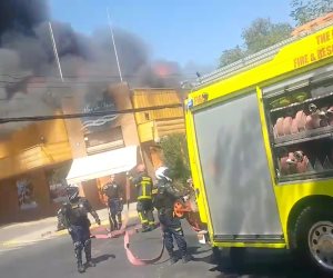 نشوب حريق هائل داخل مطعم في تشيلي.. والحماية المدنية تحاول إخماد النيران (صور)