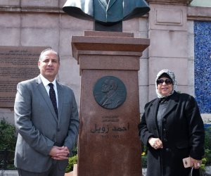 تخليدا لذكرى عالم جليل.. محافظ الإسكندرية يفتتح تمثال أحمد زويل (صور)
