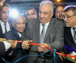 "أما عليك حتة قصة".. حكاية صورة نقيب المحامين أثناء "قص شريط" مقر الجيزة