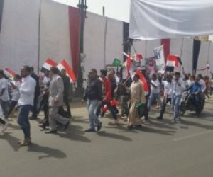 في مسيرة حاشدة لتأييد السيسي ..أهالي الجمالية يهتفون " تحيا مصر "