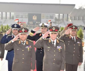 احتفالا بيوم الشهيد.. الرئيس ينيب وزير الدفاع لزيارة نصب الجندي المجهول (صور)