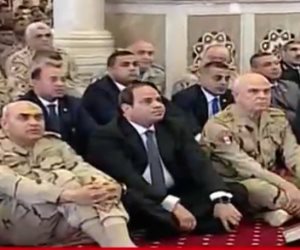 السيسى ووزير الدفاع وشيخ الأزهر يؤدون صلاة الجمعة في مسجد المشير
