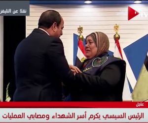 والدة الشهيد أحمد حسن للرئيس: تحيا مصر مع السيسي