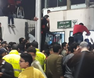 بسبب تذاكر أفريقيا.. غضب بين جماهير المصري وهتافات معادية لمجلس الإدارة (صور)