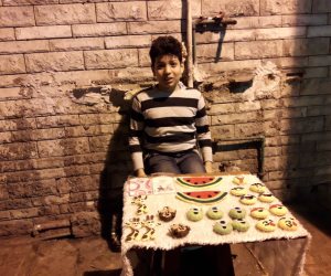 "صنع فى الإسكندرية".. الطفل أحمد سمير يبتكر منتجات يدوية (صور)