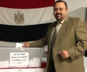 مصر تنتخب الرئيس.. العالم المصري هشام العسكرى يدلي بصوته بالانتخابات في نيويورك