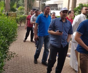 المصريون يتوافدون لثاني يوم على لجان الانتخابات الرئاسية بالكويت (صور) 