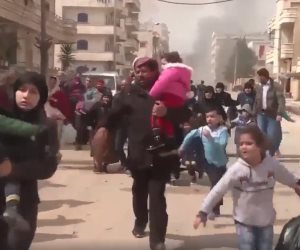 هروب أهالي عفرين السورية بعد اقتحام مليشيات أردوغان للمدينة (فيديو)