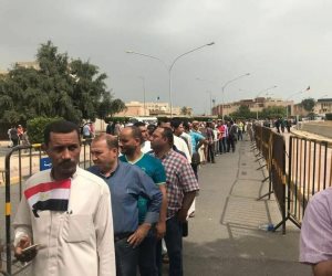 احتشاد المواطنين أمام لجان انتخابات الرئاسة بالمرج (فيديو)