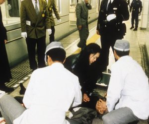 إحياء الذكرى الـ 23 لهجوم غاز السارين على شبكة مترو طوكيو إحياء الذكرى الـ 23 لهجوم غاز السارين على شبكة مترو طوكيو