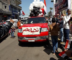 سلسلة بشرية لدعم الرئيس عبد الفتاح السيسي بالعجمي في الإسكندرية (صور)