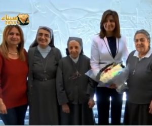 بمناسبة عيد الأم.. وزيرة الهجرة تزور مدرستها وتكرم الناظرة ببرنامج «صباح on» 