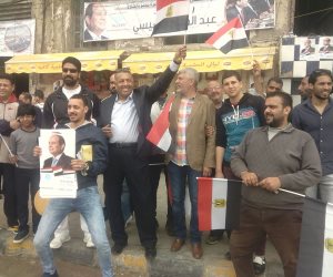 «كلنا معاك من أجل مصر»: أطول سلسة بشرية على كورنيش الإسكندرية لدعم السيسي (صور)