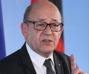 وزير خارجية فرنسا: إيران تزود الحوثيين في اليمن بالأسلحة