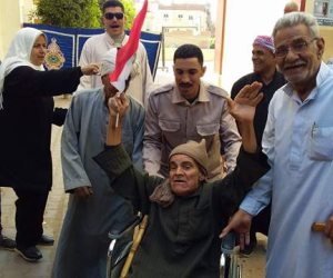 فرقة مزمار بلدي تجوب اللجان الانتخابية بمدينة نصر لحث المواطنين على المشاركة في الانتخابات
