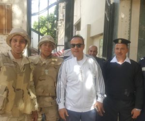 طارق يحيى يدلى بصوته فى الانتخابات الرئاسية (صور)