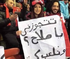 «هياتم جديدة».. مغردون يحذرون من فتاة لافتة «تتجوزني يا صلاح»: خطر علي المنتخب 