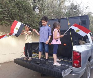 فرحة الأطفال في أول أيام الانتخابات بمدرسة النموذجية الاعدادية بنات (فيديو)