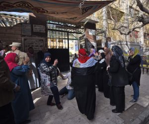 في آخر ساعات التصويت.. تزايد أعداد الناخبين بلجان منشأة القناطر بالجيزة 