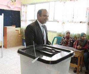 رئيسا البورصة والرقابة المالية يصوتان في الانتخابات الرئاسية (صور)