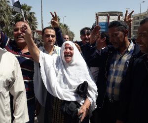 في منتصف اليوم الأول.. المصريون يوجهون رسالة إلى داعش: «ما بنخافش»