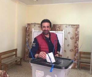 خليك ايجابي انزل وشارك .. الفنان كريم عبد العزيز يدلى بصوته في الانتخابات الرئاسية  (صور)