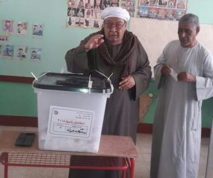 الشيخ محمد الطيب يدلى بصوته بمدرسة القرنة الابتدائية غرب الأقصر (صور)