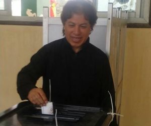 «على الأصل دور».. ثروت سويلم يدلي بصوتة في الانتخابات مرتدياً «الجلابية» (صور) 