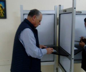 أبو ريدة يدلي بصوته في انتخابات الرئاسة (صور)
