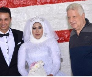 مرتضى منصور يحتفل بليلة زفاف عروسين فى نادي الزمالك (صور)