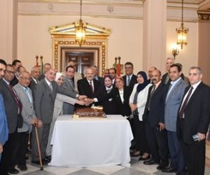 جامعة القاهرة تحتفل بعيد ميلاد رئيسها الـ 54 (صور)