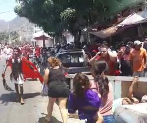 ذعر بين المكسيكين بعد إطلاق مجهولين النار على احتفالات الأسبوع المقدس