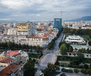 وقوع اشتباكات بين الشرطة الألبانية ومتظاهرين بسبب رسوم مرور إنشاء طريق جديد 