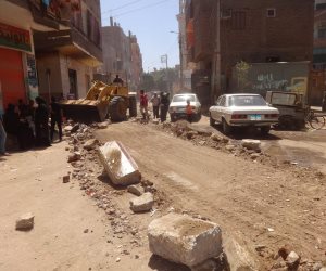 مجلس مدينة الأقصر يواصل أعمال تطوير شوارع «أبو الجود» ويرفع 15 طن مخلفات (صور)
