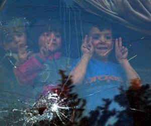 صور.. وصول حافلات تقل المئات من سكان دوما السورية لمدينة الباب شرق حلب