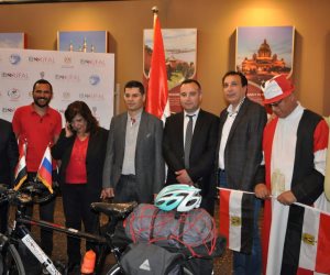 المغامر «محمد نوفل» ينطلق في رحلة 65 يوما بدراجته الخاصة لتشجيع المنتخب في روسيا 