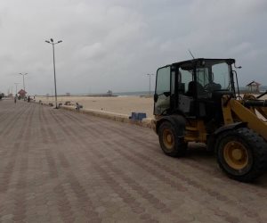 مجلس مدينة العريش يواصل استعدادته لتجهيز الشاطئ لشم النسيم   ( صور )