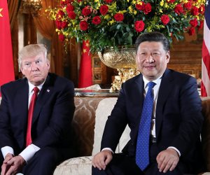 اشتعال الحرب التجارية بين واشنطن وبكين.. ترامب يدرس فرض رسوم إضافية على الصين بقيمة 100 مليار دولار
