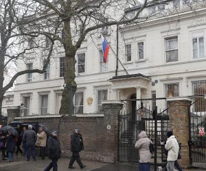 موسكو: إزالة العلم الروسي من مبني القنصلية في سياتل انتهاك أمريكي للقانون الدولي