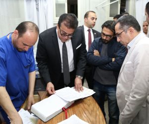 وزير التعليم العالى يصدر 3 توجيهات خلال زيارته المفاجئة لمستشفى الدمرداش (صور)