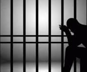  كبسولة قانونية..هل يجوز للضباط إجراء غسيل معدة للمتهم عند التلبس ؟.. أستاذ قانون جنائي يجيب