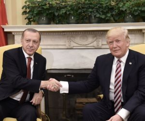 عقب تهديد أمريكا بضرب سوريا.. اتفاق بين ترامب وأردوغان على الاتصال الدائم 